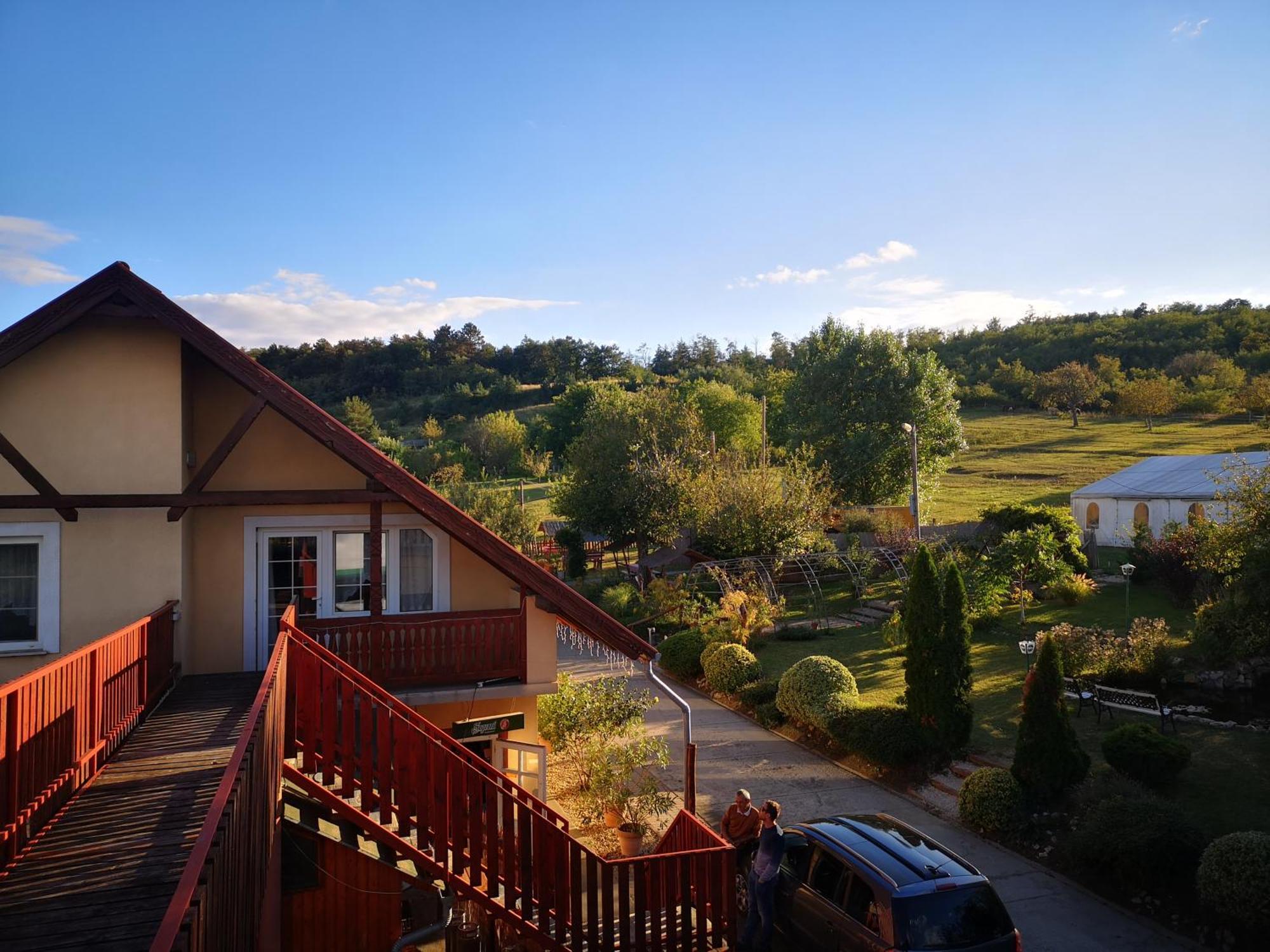 Pilisi Lovas Major, Dorog Bed & Breakfast Exterior photo