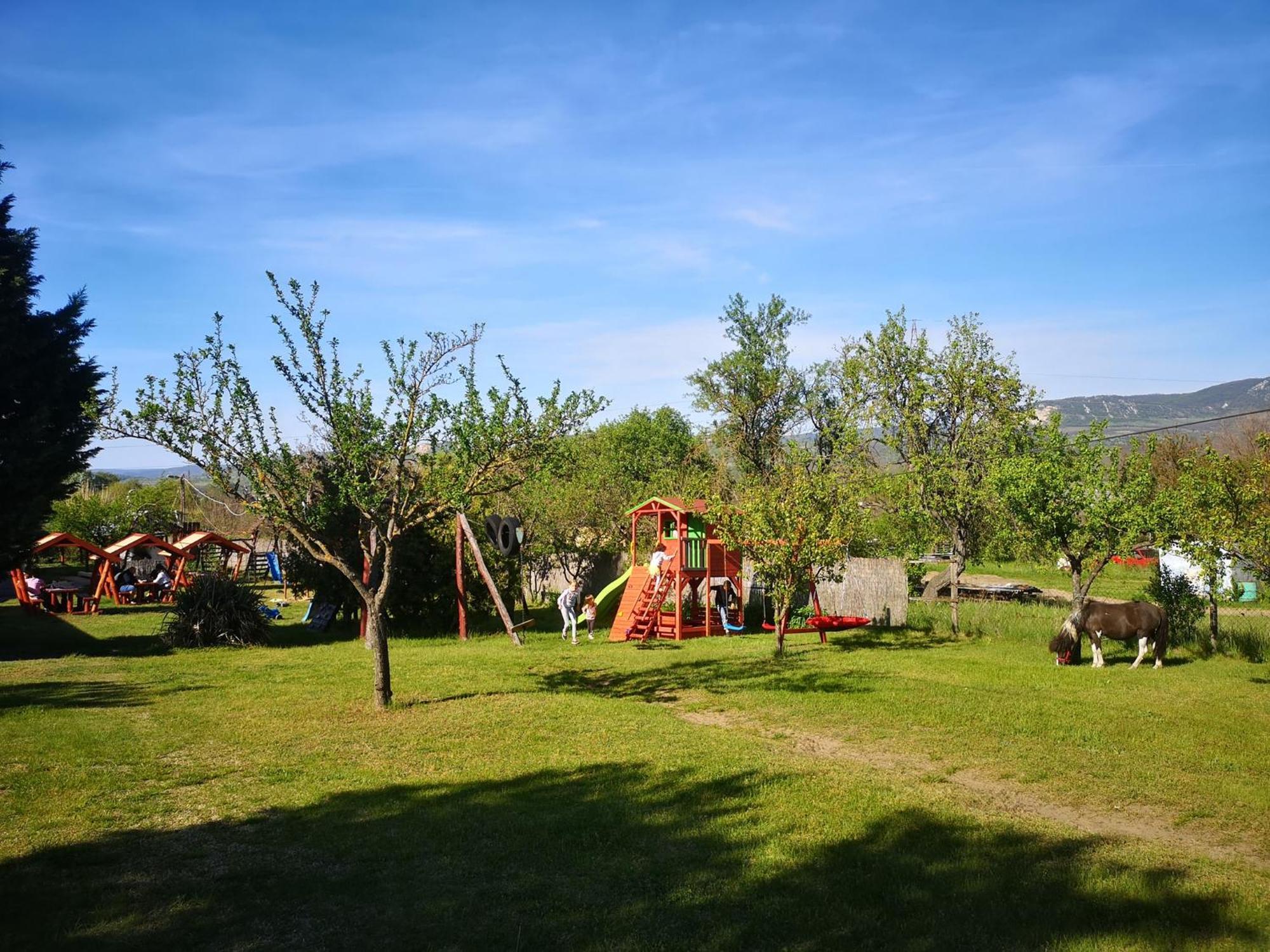 Pilisi Lovas Major, Dorog Bed & Breakfast Exterior photo